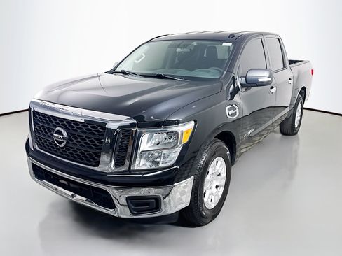 Used 2017 Nissan Titan SV RWD image 4