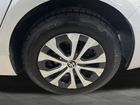Used 2021 Toyota Prius XLE image 20