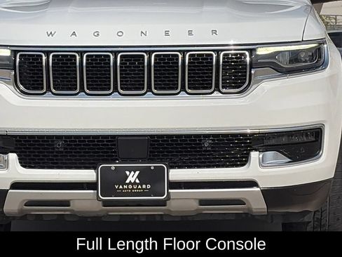 Used 2024 Jeep Wagoneer Series II w/ Flexible Seating Group RWD image 4