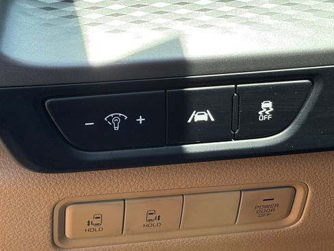 Used 2023 Kia Carnival LX FWD image 10