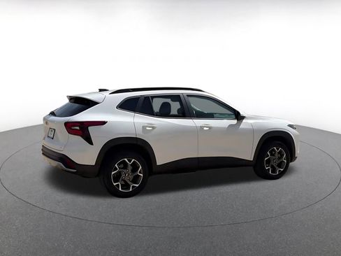 Used 2025 Chevrolet Trax LT w/ LT Convenience Package image 14