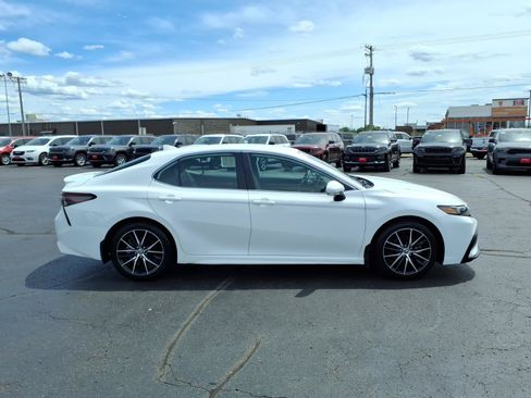 Used 2024 Toyota Camry SE FWD image 2