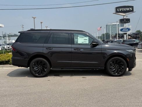 New 2025 Lincoln Navigator Reserve w/ Jet Appearance Package image 2