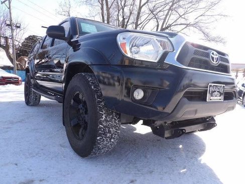 Used 2015 Toyota Tacoma 4x4 Double Cab w/ SR5 Package image 2