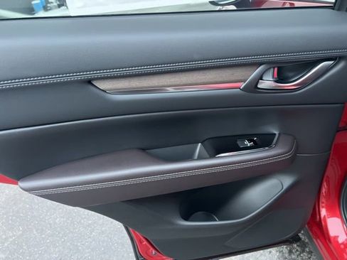 New 2025 MAZDA CX-5 Signature image 31