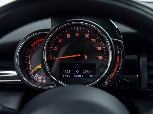 Used 2021 MINI Cooper 4-Door Hardtop image 2