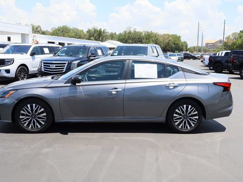 Used 2024 Nissan Altima 2.5 SV FWD image 6