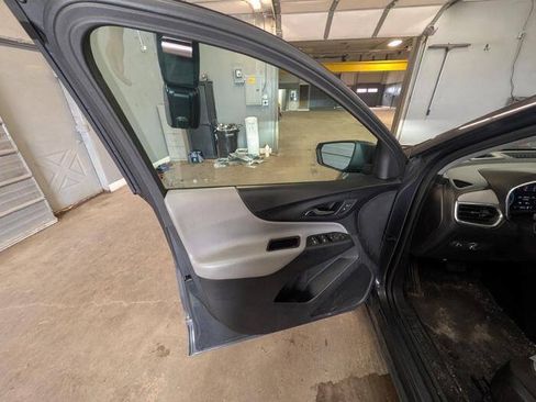 Used 2022 Chevrolet Equinox LS FWD image 21