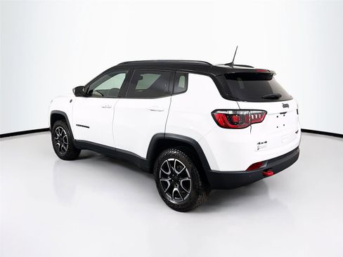 Used 2024 Jeep Compass Trailhawk w/ Trailhawk Convenience Group AWD/4WD image 5