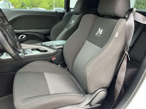Used 2022 Dodge Challenger R/T Scat Pack RWD image 19