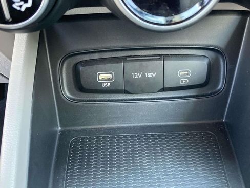 Used 2025 Hyundai Venue SEL FWD image 26