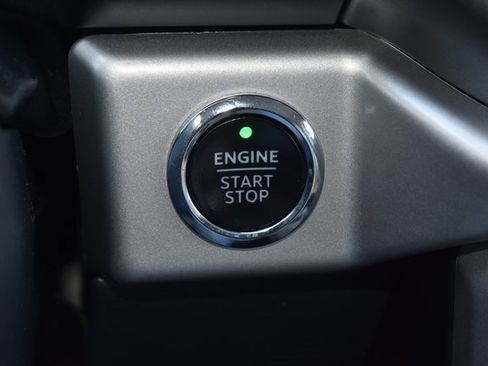 Used 2023 Ford Expedition Max XLT image 24