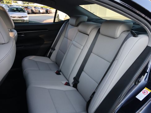 Used 2017 Lexus ES 350 w/ Accessory Package 2 FWD image 32