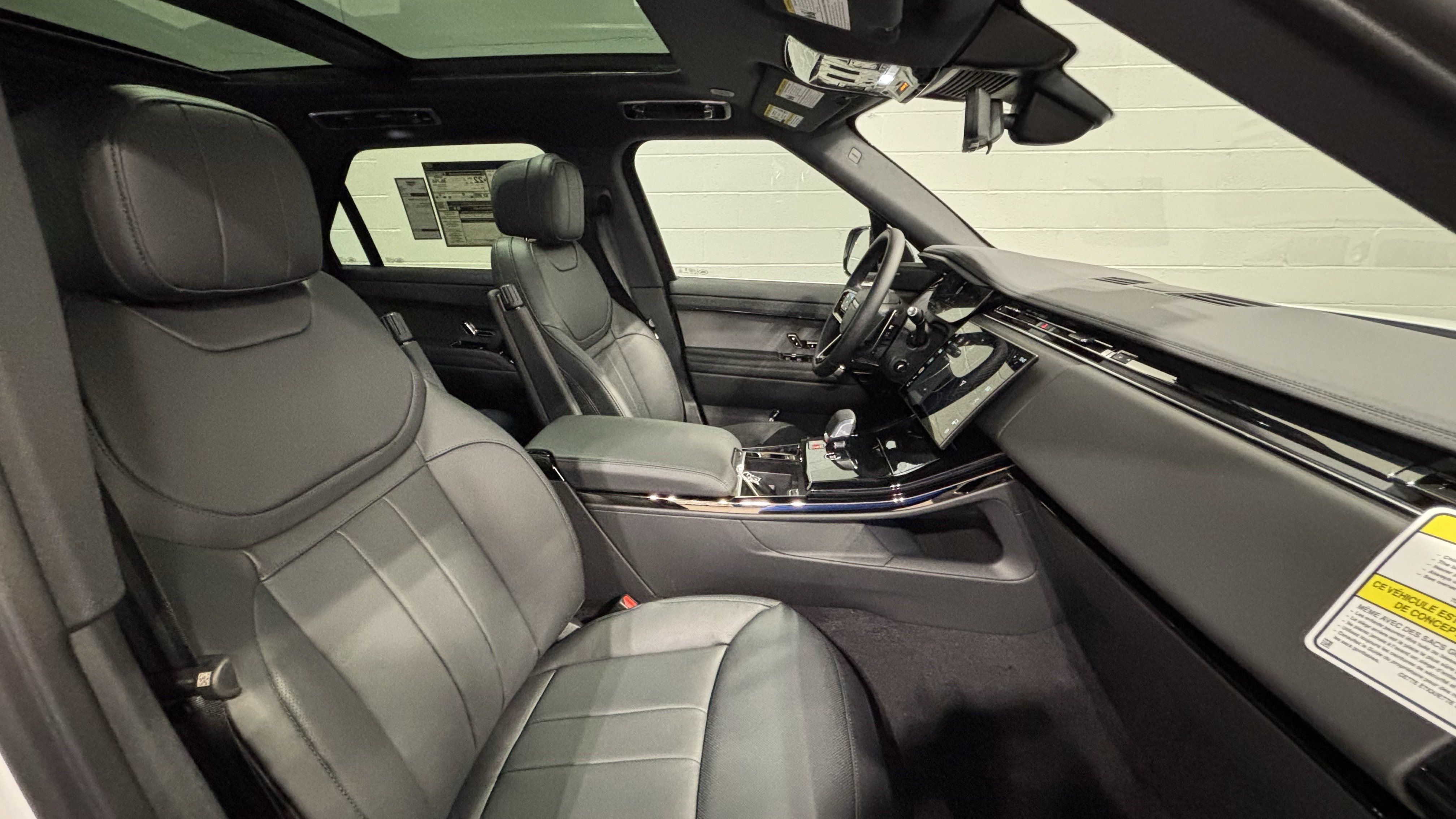 New 2026 Land Rover Range Rover Sport Dynamic SE AWD/4WD image 14