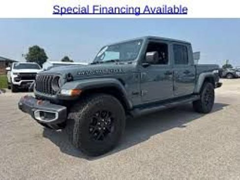 Used 2025 Jeep Gladiator Sport AWD/4WD image 1