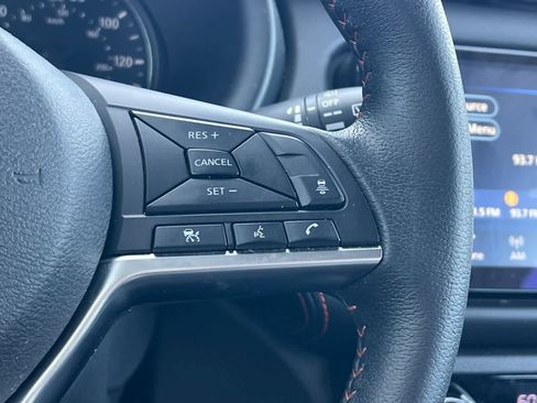 Used 2023 Nissan Kicks SR image 29