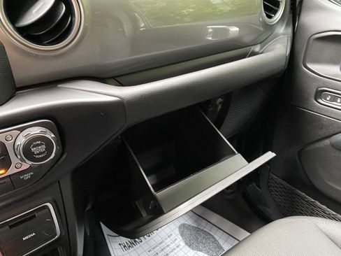 Used 2023 Jeep Gladiator Overland image 31