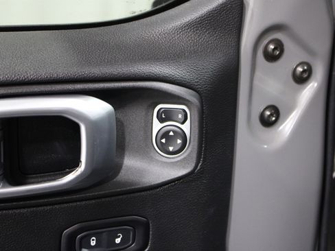 Used 2021 Jeep Wrangler Unlimited Sahara image 8