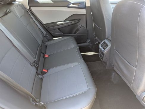 Used 2024 Volkswagen Taos SE image 20
