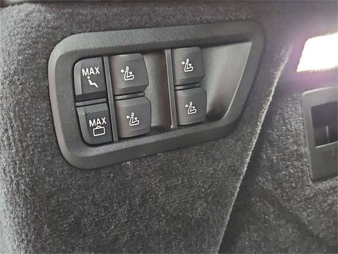 Used 2025 BMW X7 M60i image 59