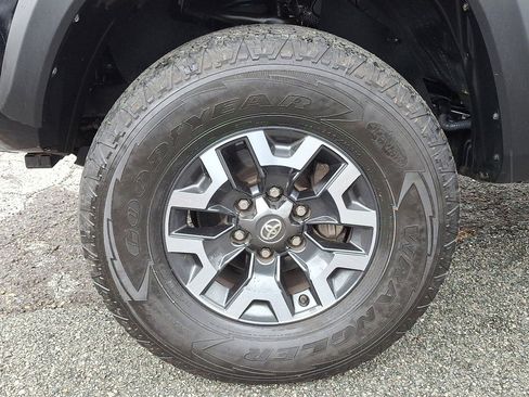 Used 2019 Toyota Tacoma TRD Off-Road image 9