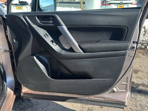 Used 2014 Subaru Forester 2.5i image 16