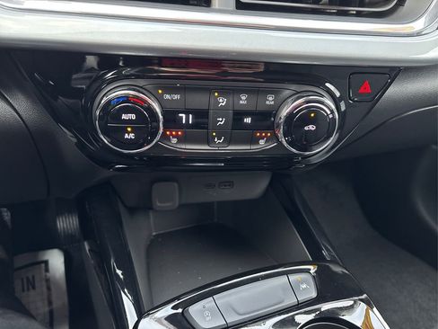 Used 2024 Chevrolet Trax LT w/ Driver Confidence Package image 28