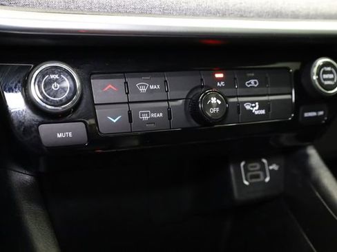Used 2022 Jeep Compass Latitude w/ Sun and Sound Group FWD image 19