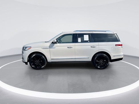 Used 2024 Lincoln Navigator Reserve AWD/4WD image 5