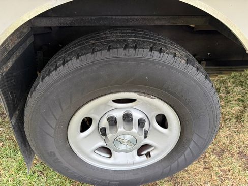 Used 2018 Chevrolet Express 3500 image 26