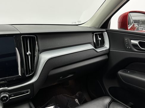 Used 2019 Volvo XC60 T6 Momentum w/ Premium Package image 28