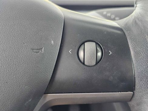 Used 2022 Tesla Model 3 Standard Range image 29