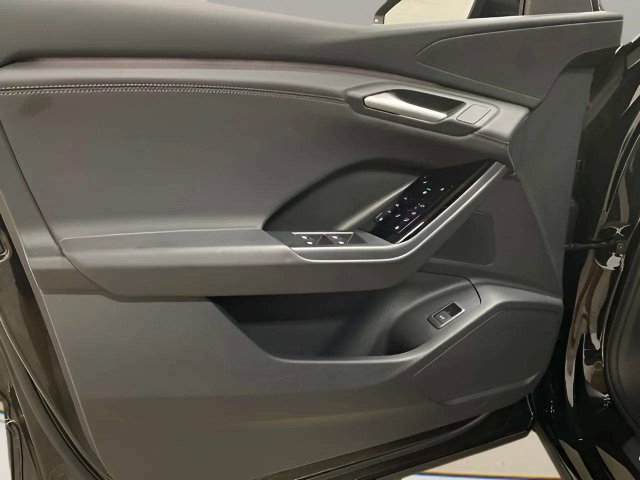 Used 2025 Audi Q6 e-tron Premium w/ Convenience Package RWD image 33