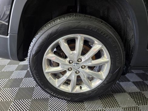 Used 2016 Jeep Cherokee Limited AWD/4WD image 37