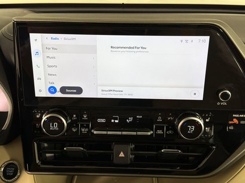 Used 2024 Toyota Highlander Limited FWD image 30