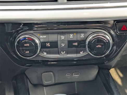 Used 2025 Chevrolet Trax LT w/ LT Convenience Package image 24