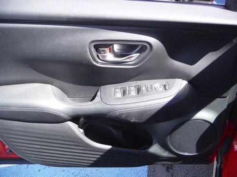 Used 2024 Honda HR-V EX-L image 12