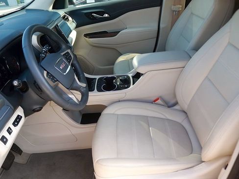 Used 2023 GMC Acadia Denali w/ Denali Ultimate Package FWD image 13