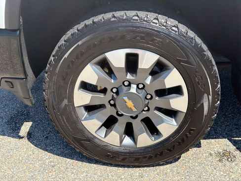 Certified 2022 Chevrolet Silverado 2500 Custom w/ Custom Value Package AWD/4WD image 13