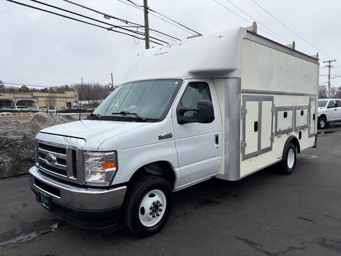 Used 2023 Ford E-450 and Econoline 450 Super Duty w/ Power Windows & Locks Group image 3
