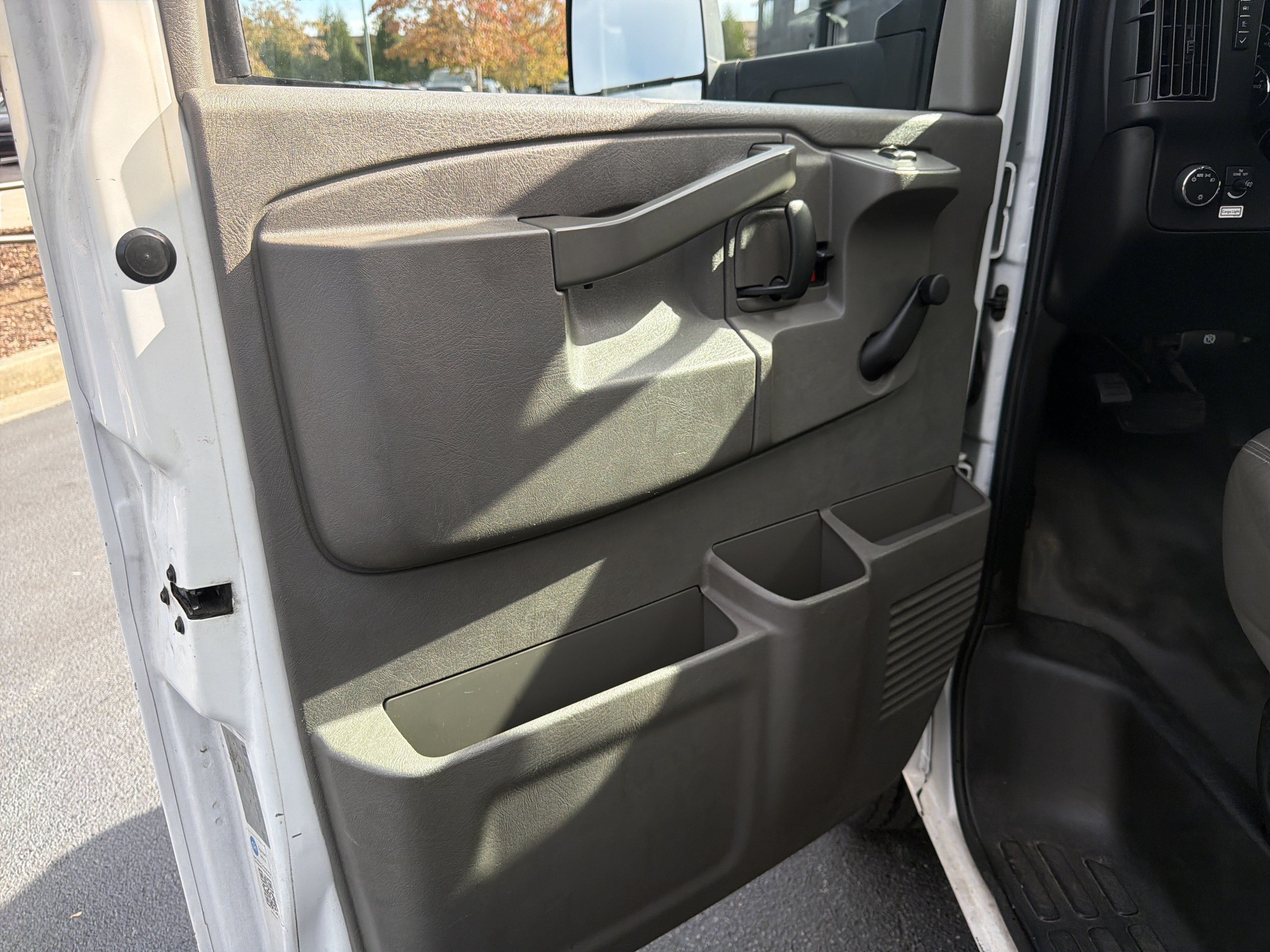Used 2019 GMC Savana 3500 Extended w/ Driver Convenience Package RWD image 22