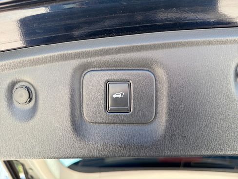 Used 2017 INFINITI QX60 Luxe w/ Deluxe Technology Package image 36