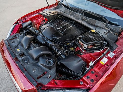 Used 2012 Jaguar XJ image 16