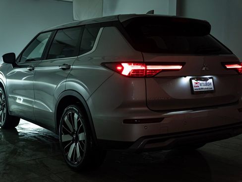 New 2025 Mitsubishi Outlander SE AWD/4WD image 38