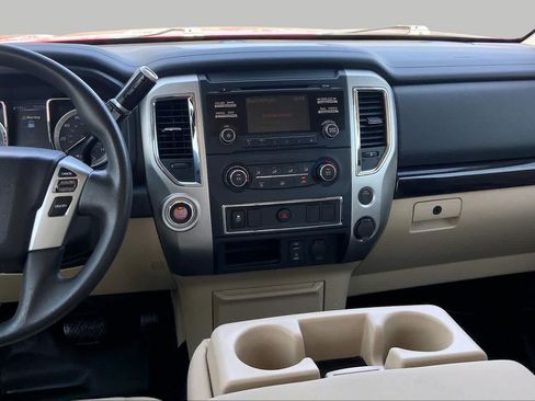 Used 2017 Nissan Titan SV RWD image 7