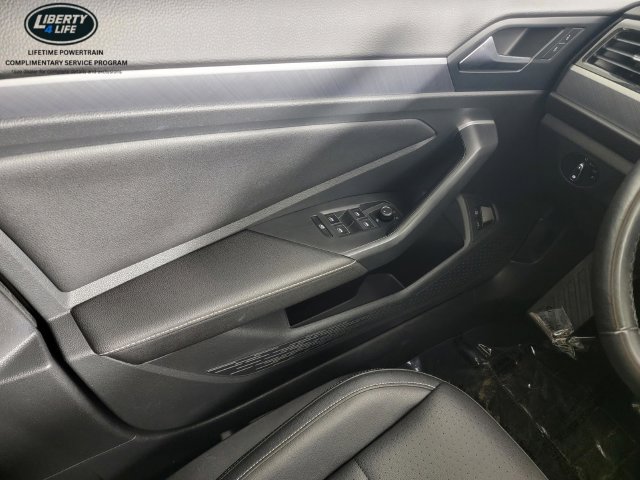 Used 2024 Volkswagen Jetta SE FWD image 33