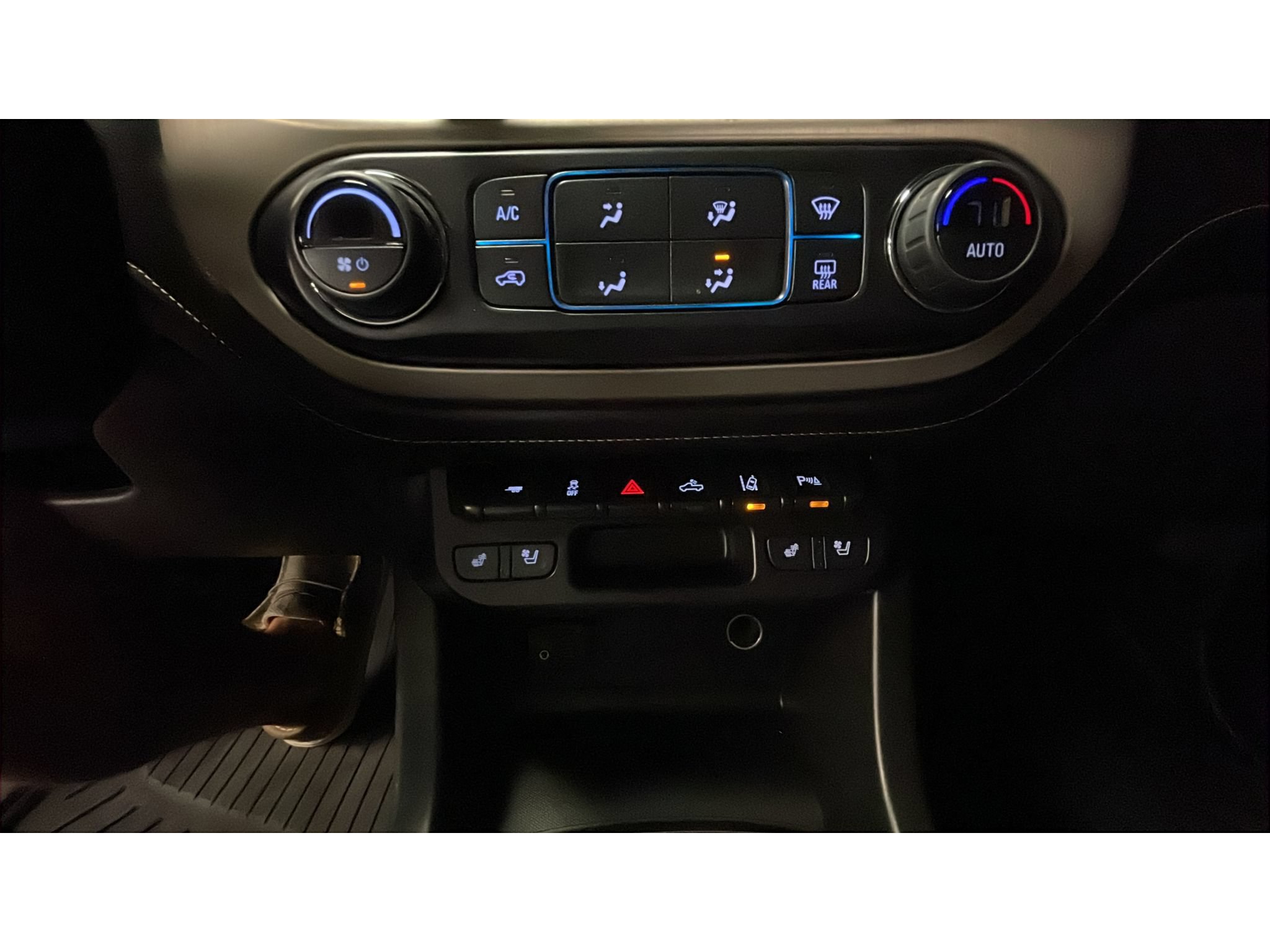 Used 2022 GMC Canyon Denali AWD/4WD image 14