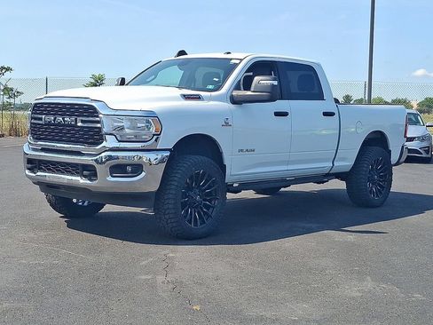Used 2024 RAM 2500 Big Horn AWD/4WD image 3