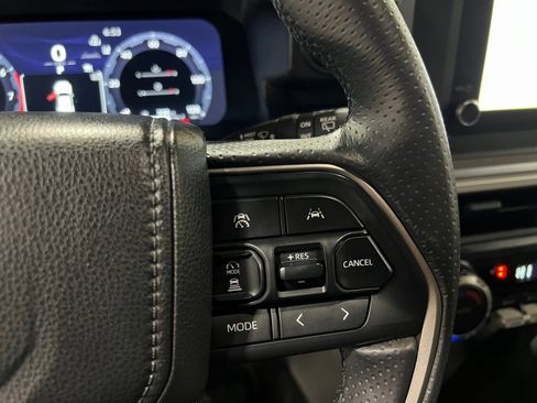 Used 2025 Toyota 4Runner TRD Off-Road image 30