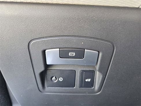 Used 2020 Land Rover Range Rover Velar S image 22